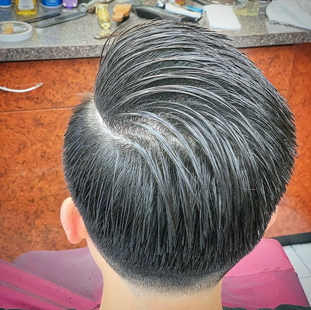 Textured pompadour
